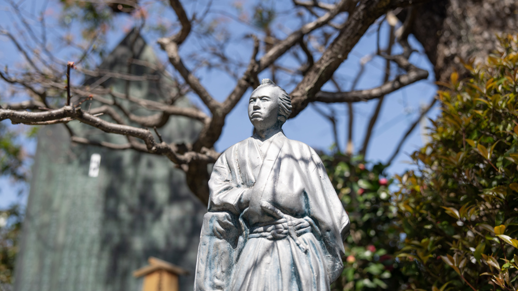 坂本龍馬像。