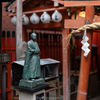神社の坂本龍馬像。