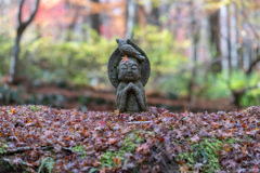 おさな地蔵、秋のヘアピン。