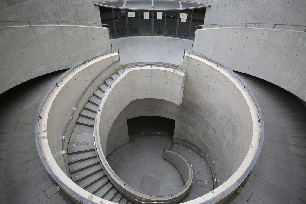 兵庫県立美術館　螺旋階段