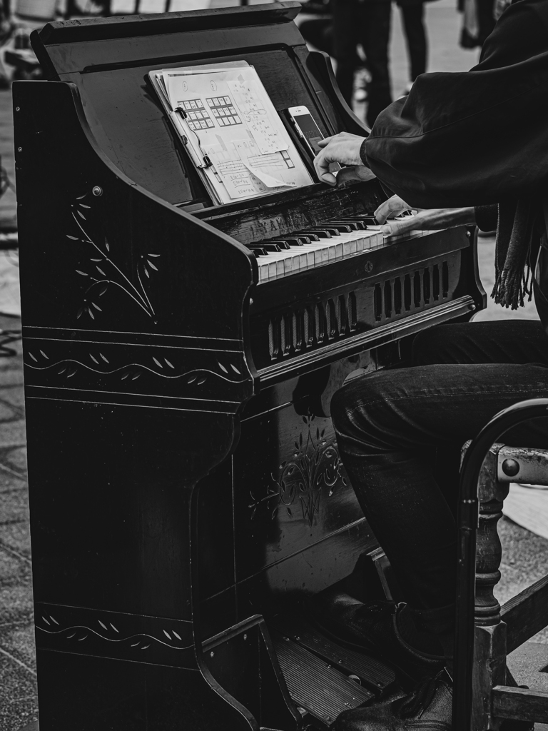 SIGMA 56mm F1.4 DC DN