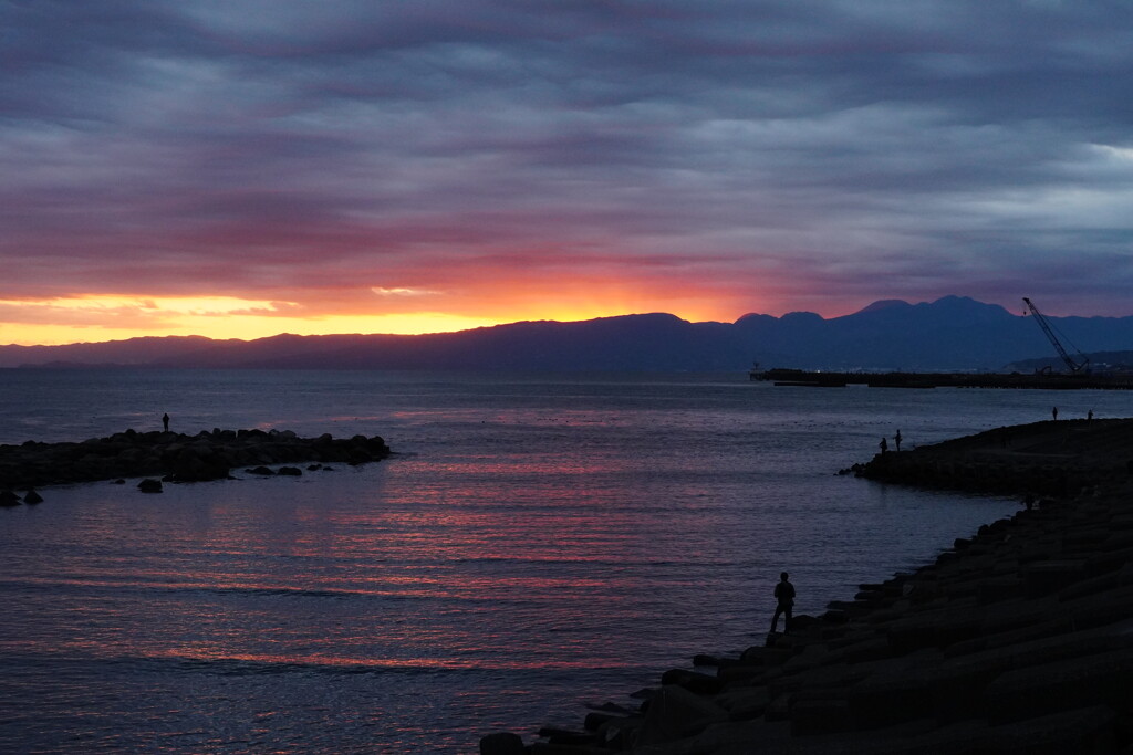 夕焼けと釣り人2