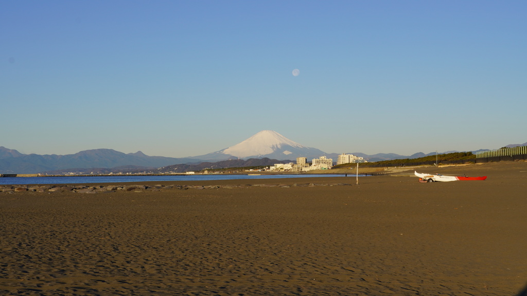 月と富士山