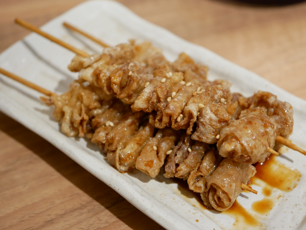 パリッと焼けた焼き鳥(皮)