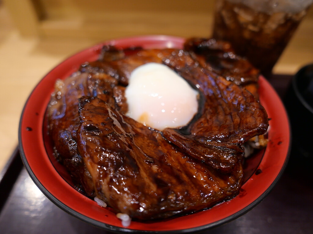 見るからにコッテコテの味ですが美味いんだこれが