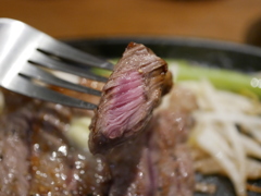 欲を言えば後ろの肉までピントを合わせたかった