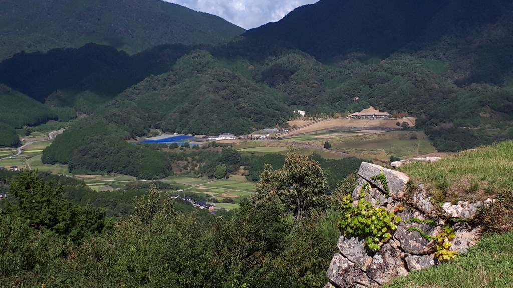 竹田城跡 (三の丸から見た立雲峡)