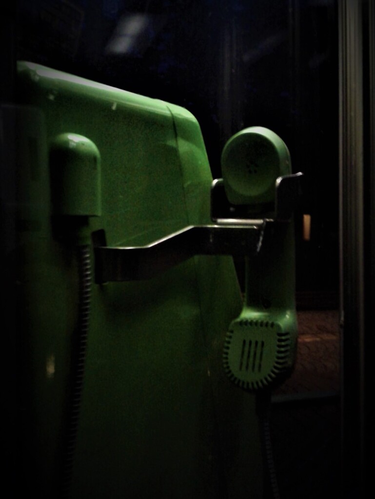 夜の公衆電話