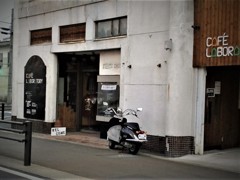 街の自慢のカフェと店