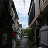 路地と電線