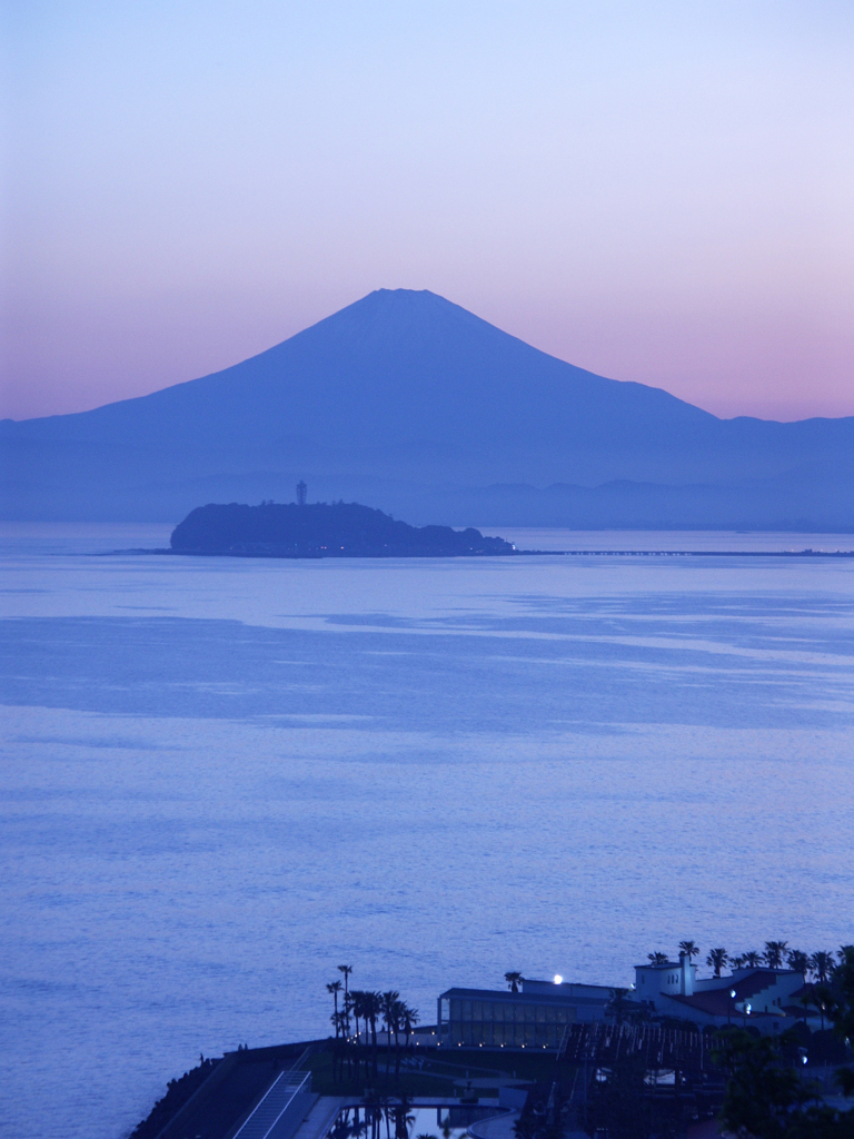 富士と湘南の海