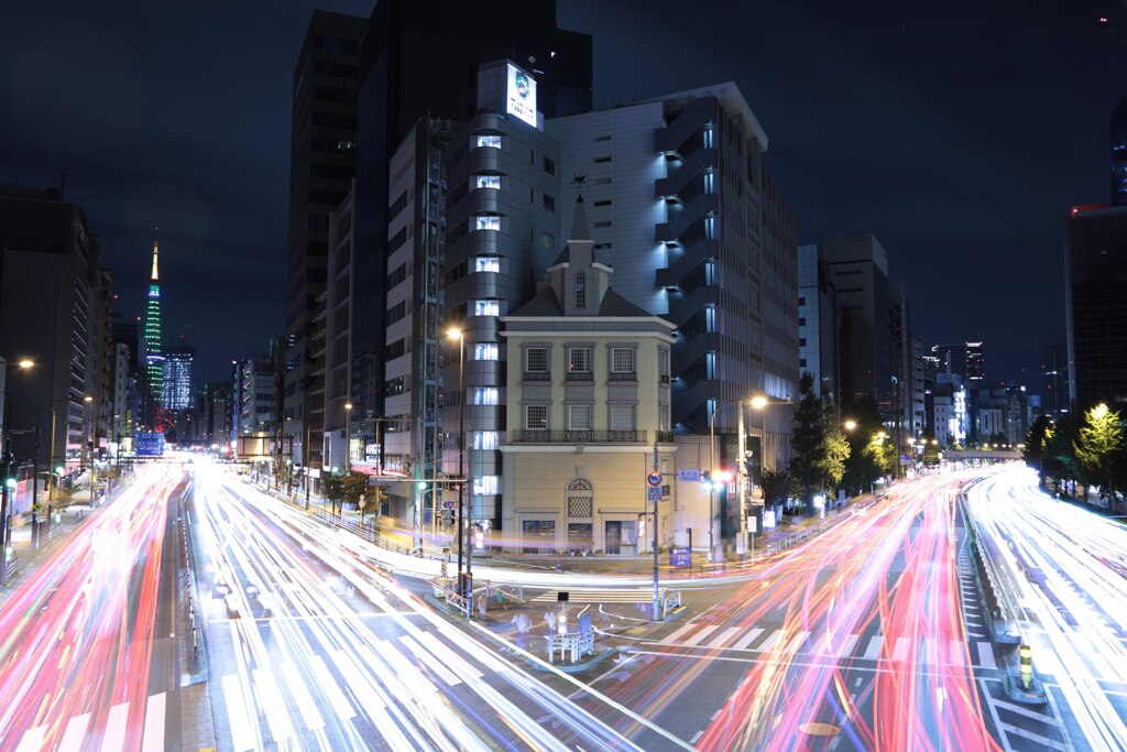 田町の光跡