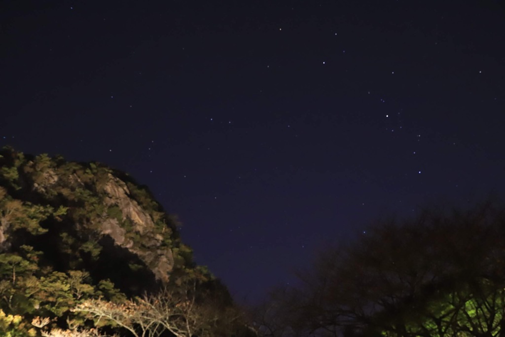 御船山と星