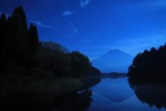 夜の富士山