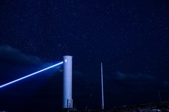 星空とレーザービーム