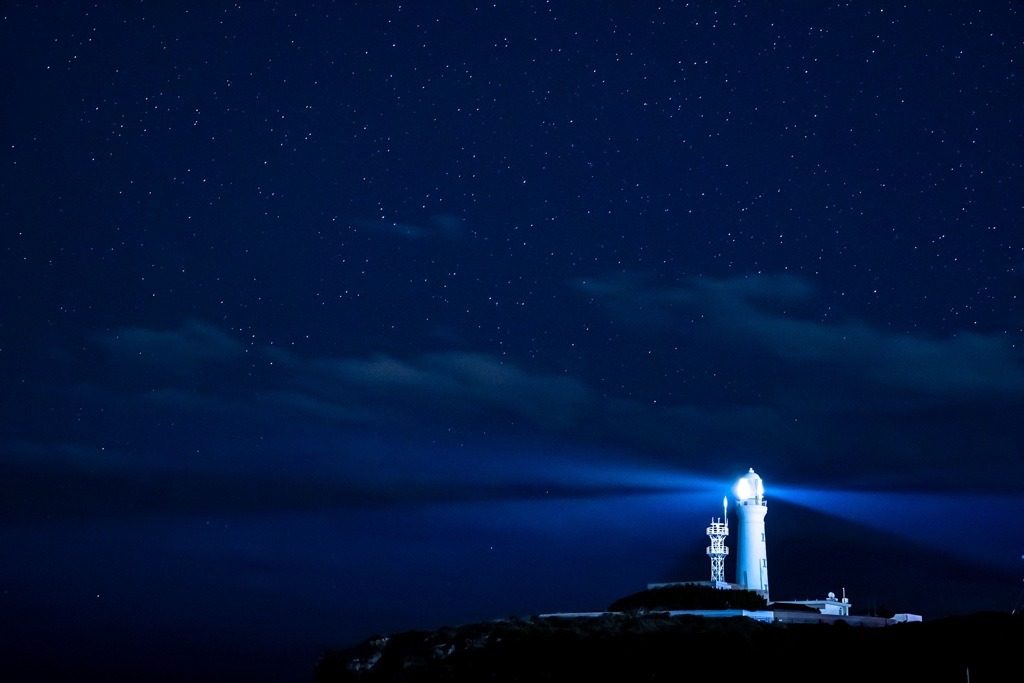 夜の灯台