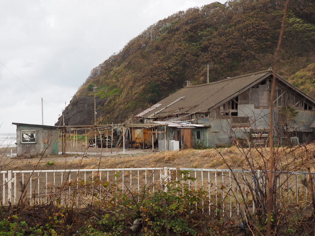 浜辺の小屋　日本海２