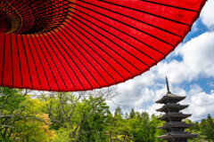 和傘と五重塔