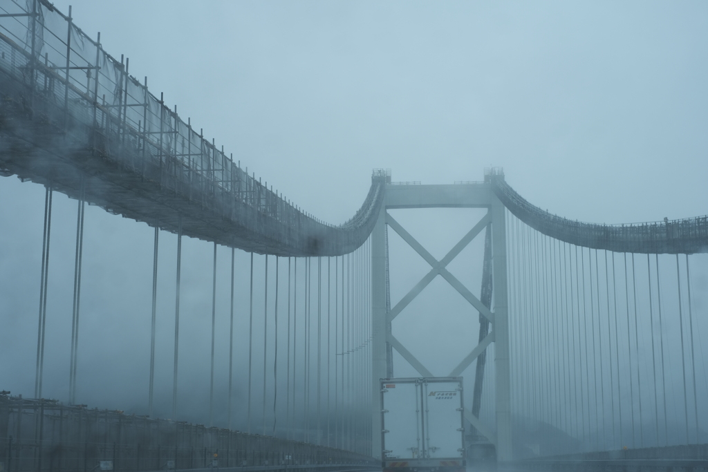 雨に煙る