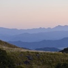 黄昏時の山々