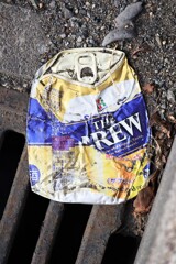 プレスされた缶