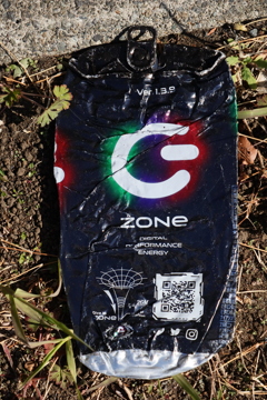 プレスされた缶