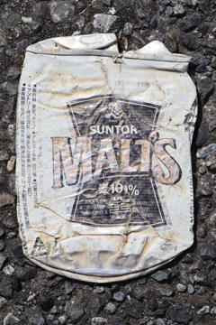 プレスされた缶