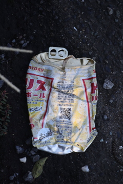 プレスされた缶