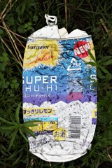 プレスされた缶