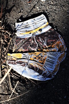 プレスされた缶