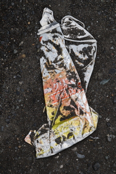 プレスされた缶