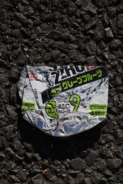 プレスされた缶