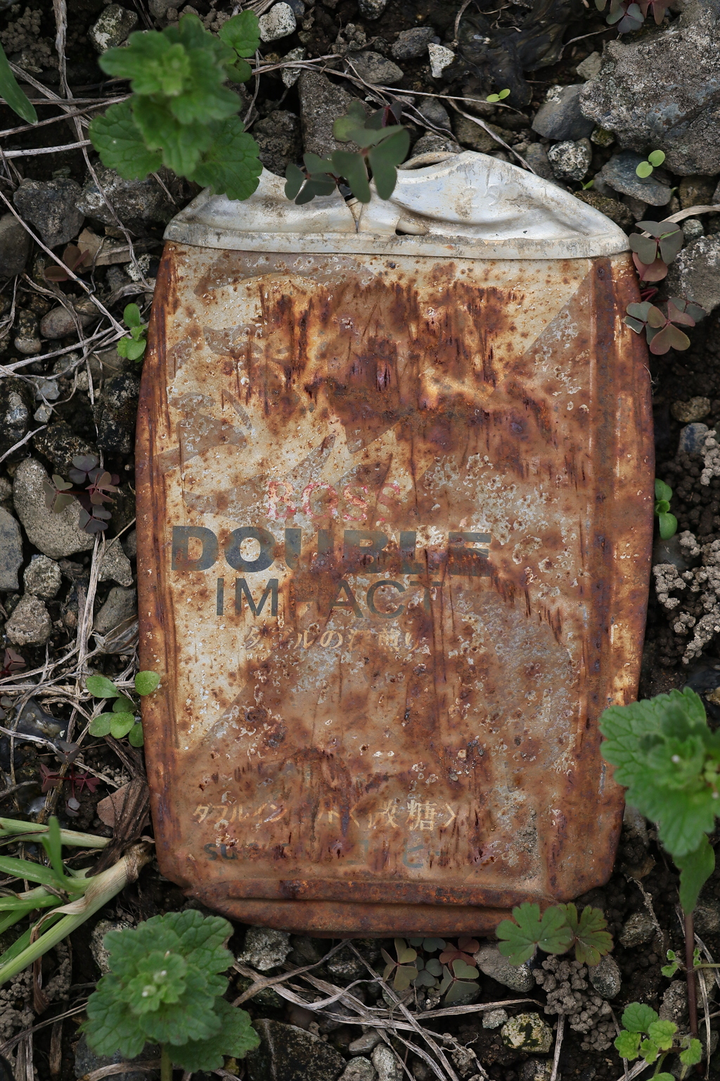 プレスされた缶