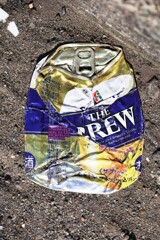 プレスされた缶