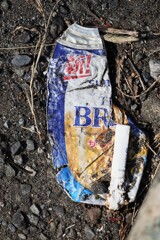 プレスされた缶