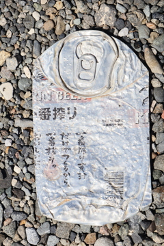 プレスされた缶