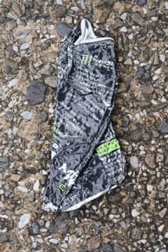 プレスされた缶