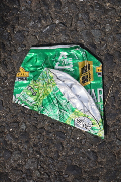 プレスされた缶