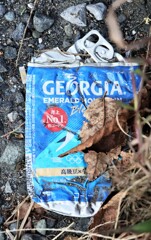 プレスされた缶