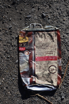 プレスされた缶