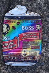 プレスされた缶