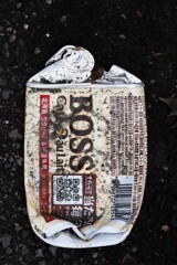 プレスされた缶