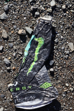 プレスされた缶