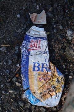 プレスされた缶