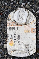 プレスされた缶