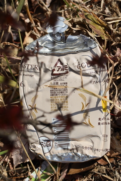 プレスされた缶