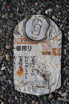 プレスされた缶