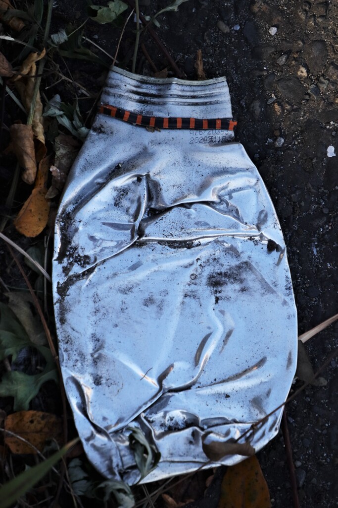 プレスされた缶