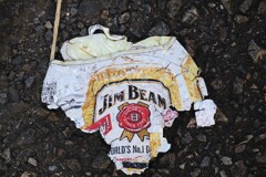 プレスされた缶