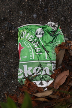 プレスされた缶